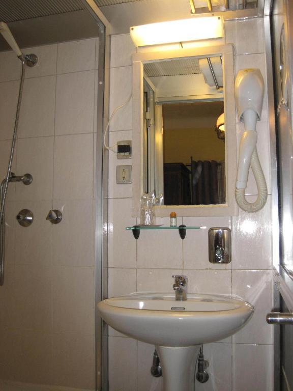 Quarto com 2 Camas de Solteiro