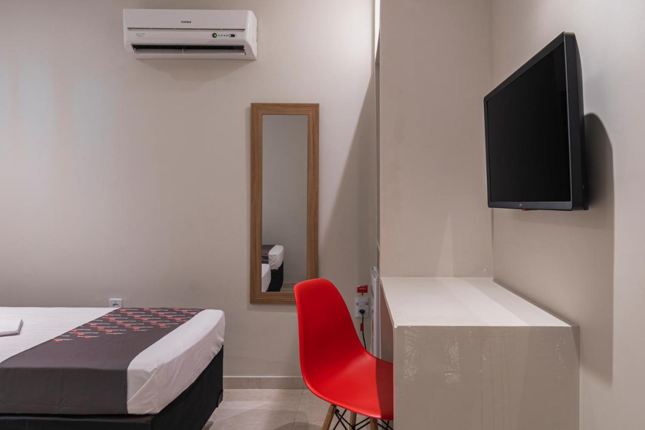 Quarto com 2 Camas de Solteiro
