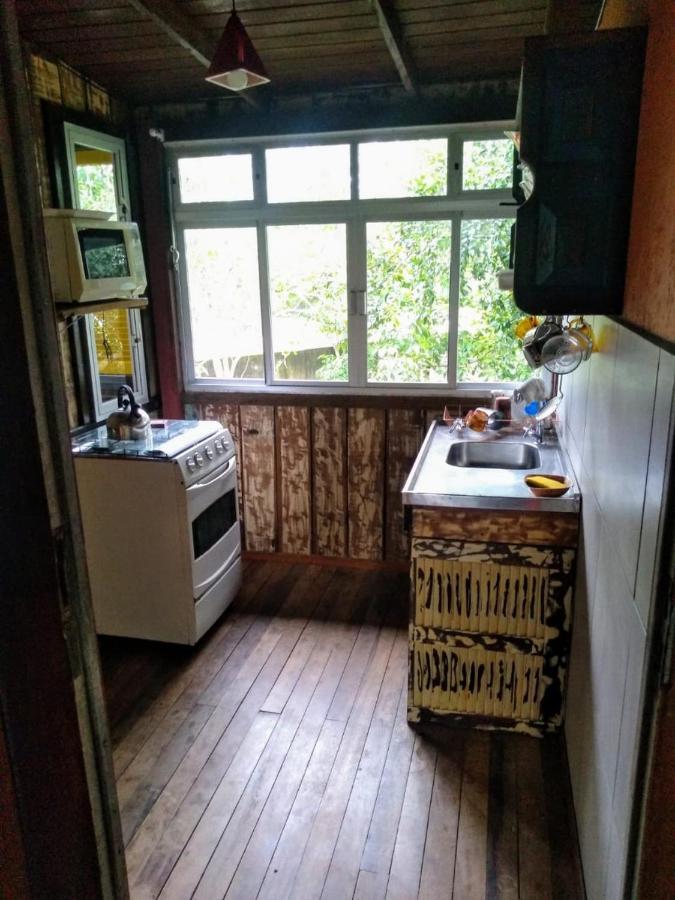 Quarto Triplo com Banheiro Privativo