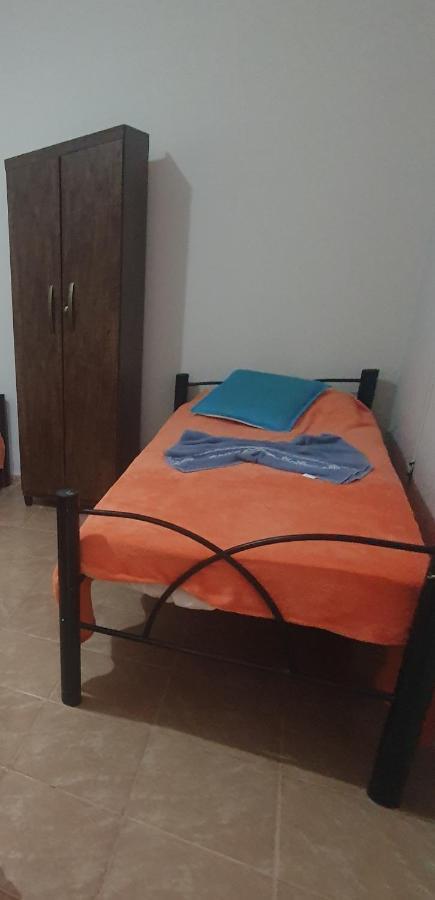 Quarto Individual com Banheiro Compartilhado
