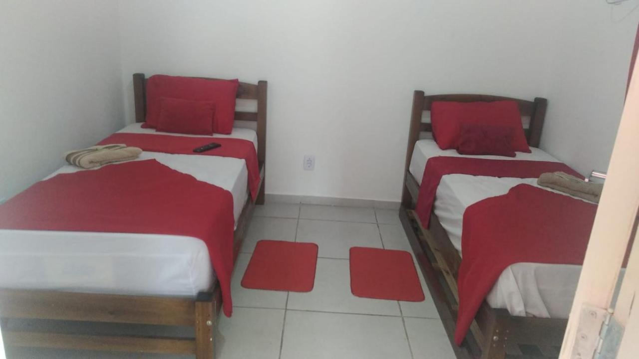 Quarto Econômico com 2 Camas de Solteiro