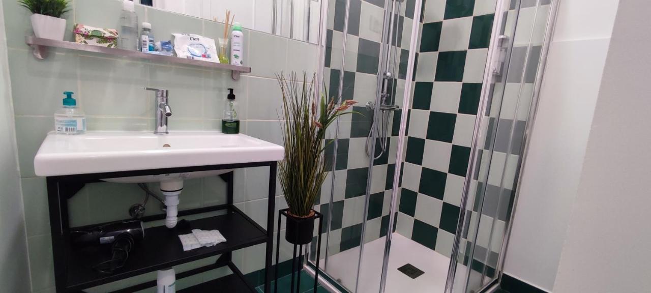 Quarto Duplo Standard com Banheiro Compartilhado