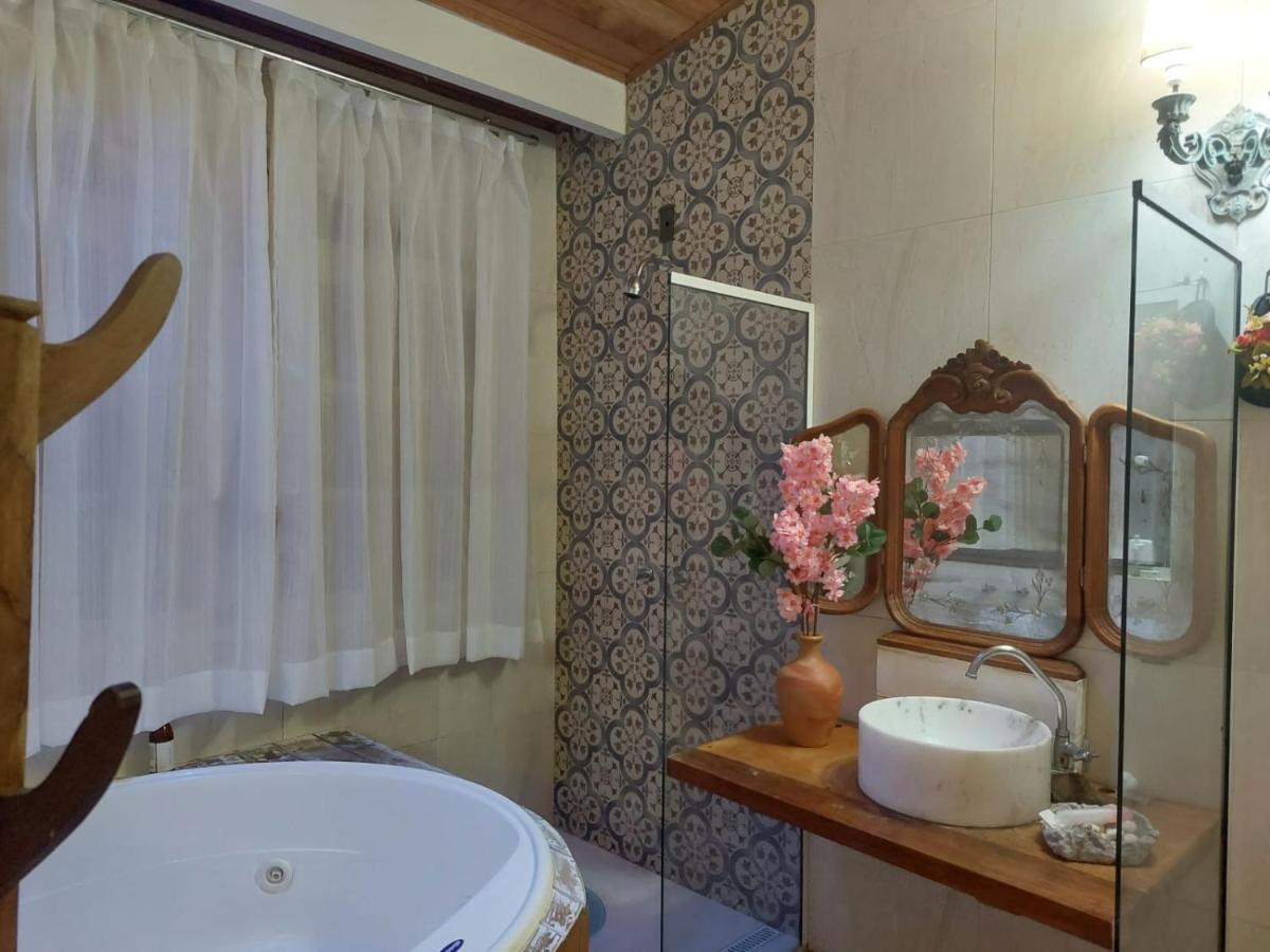 Studio with Sea View,1348512011:JPEG