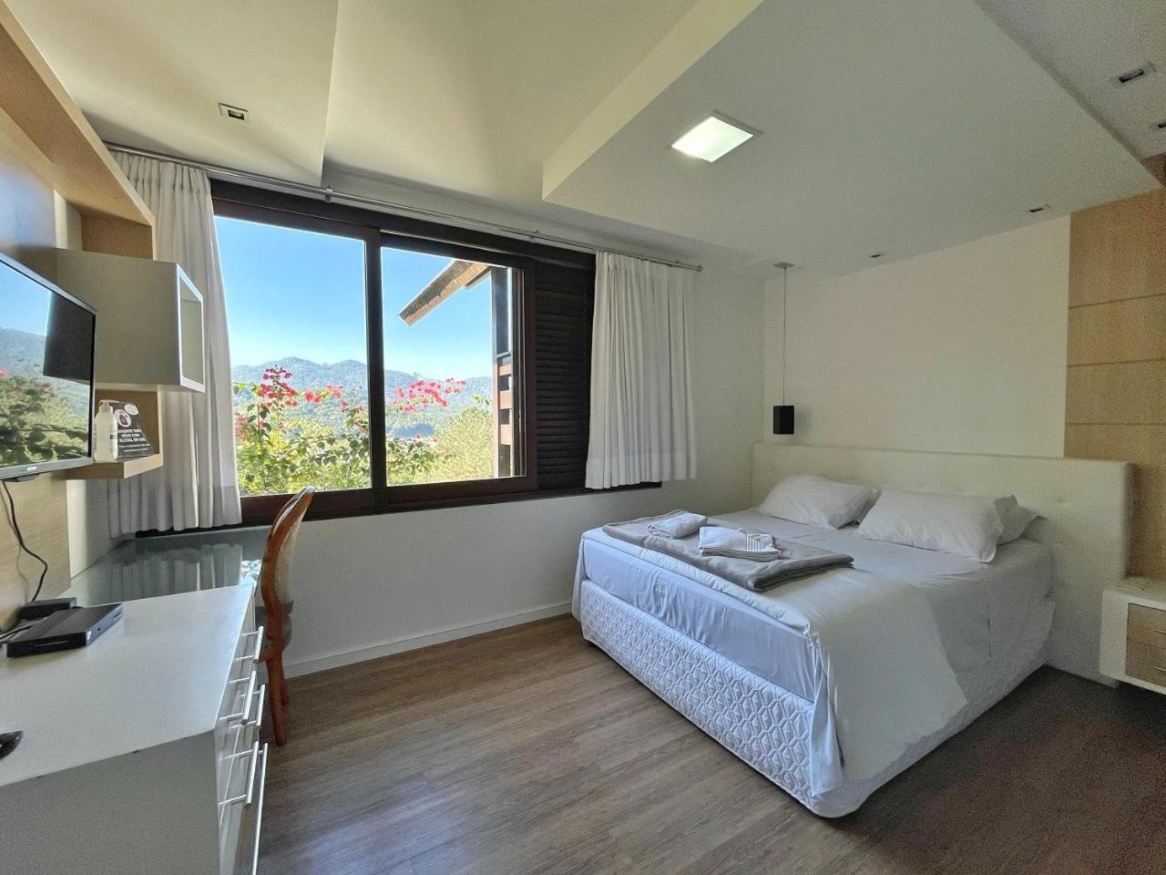 Quarto Duplo com Vista do Jardim