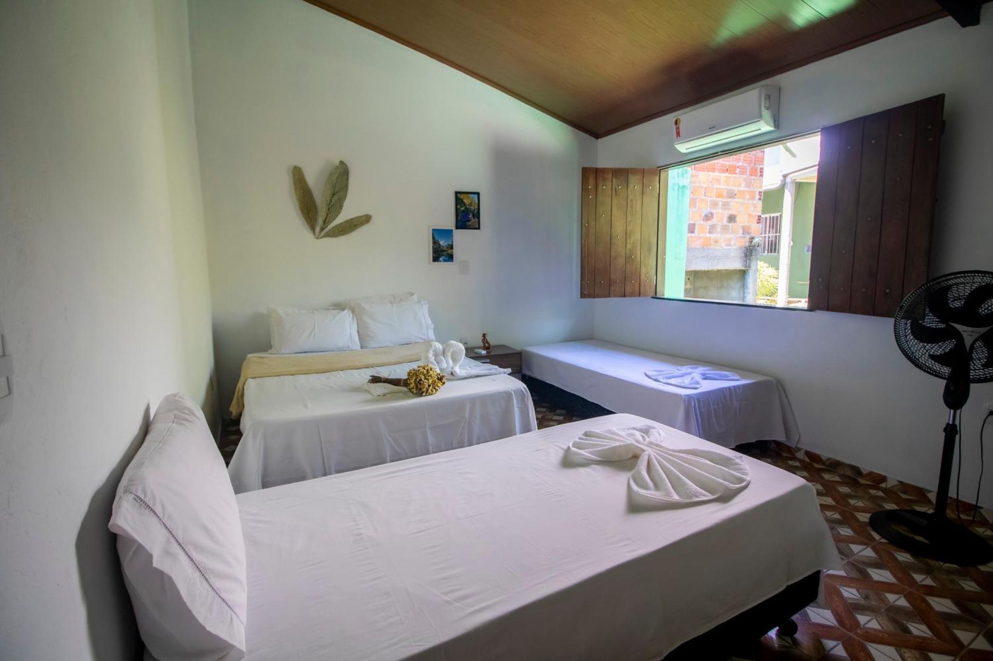 Quarto Triplo com Banheiro