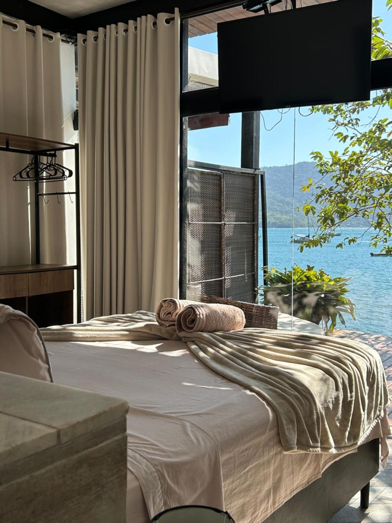 Quarto Duplo Deluxe com Varanda e Vista do Mar