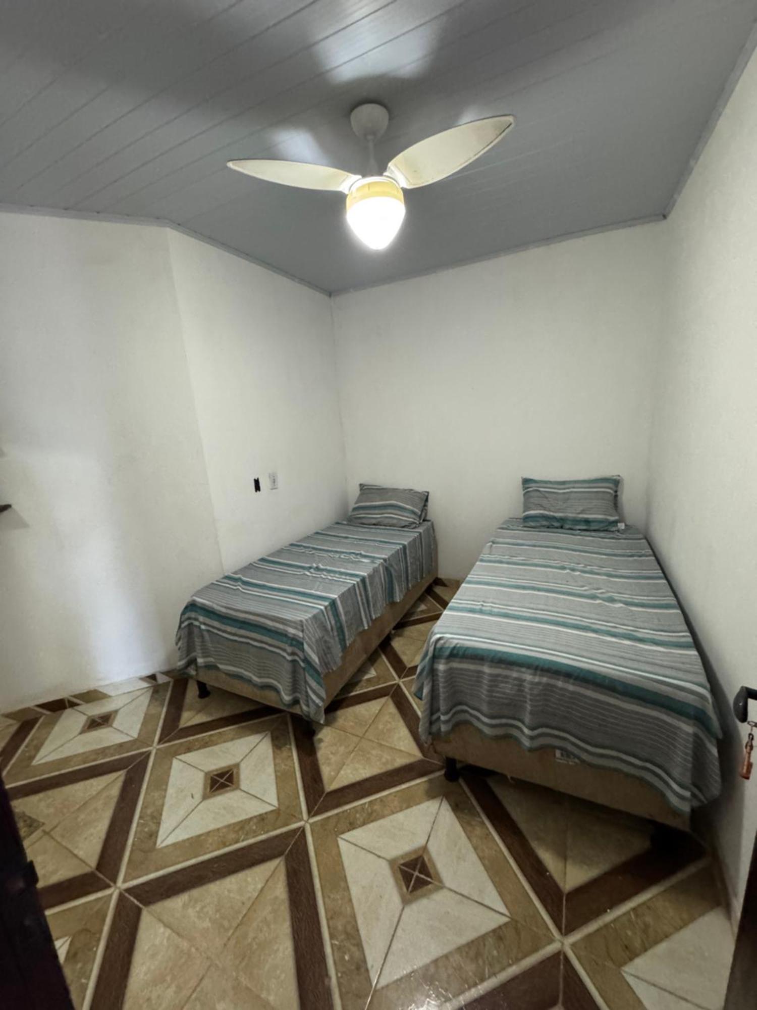 Quarto Duplo com Banheiro Compartilhado