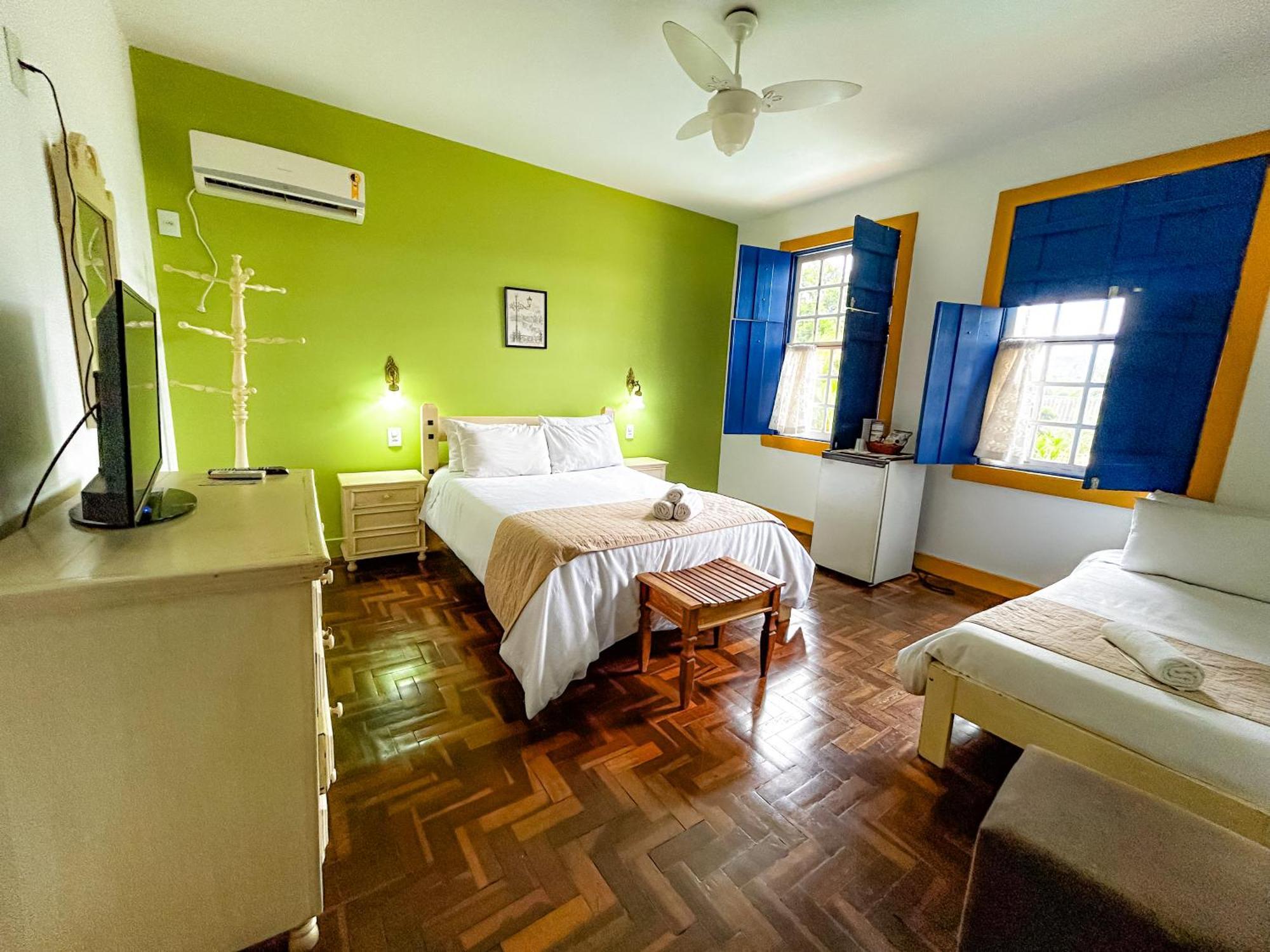 Family Room,1644533307:JPEG