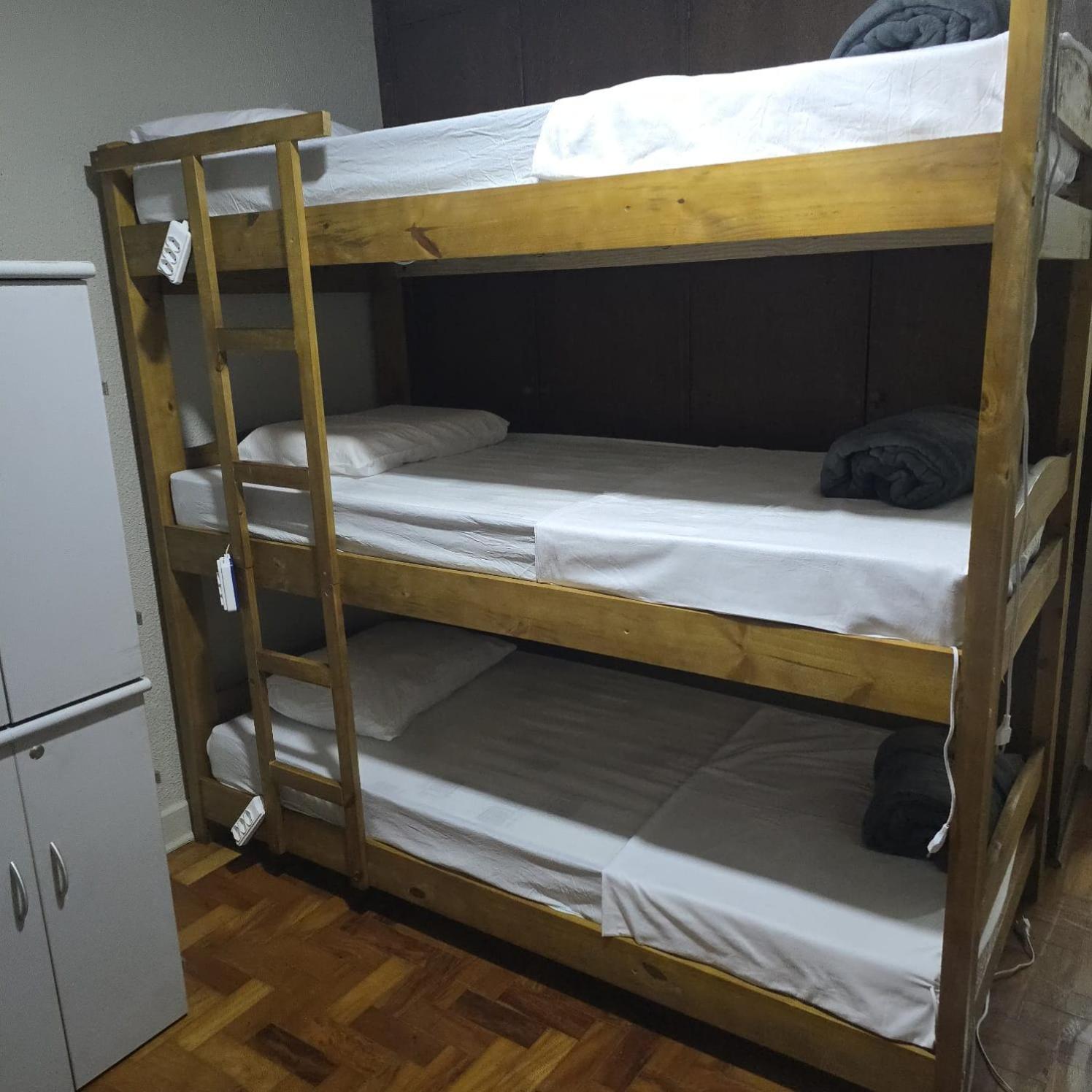 Quarto Triplo com Banheiro Externo Privativo