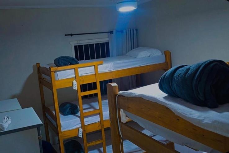 Cama em Dormitório Misto com 6 Camas