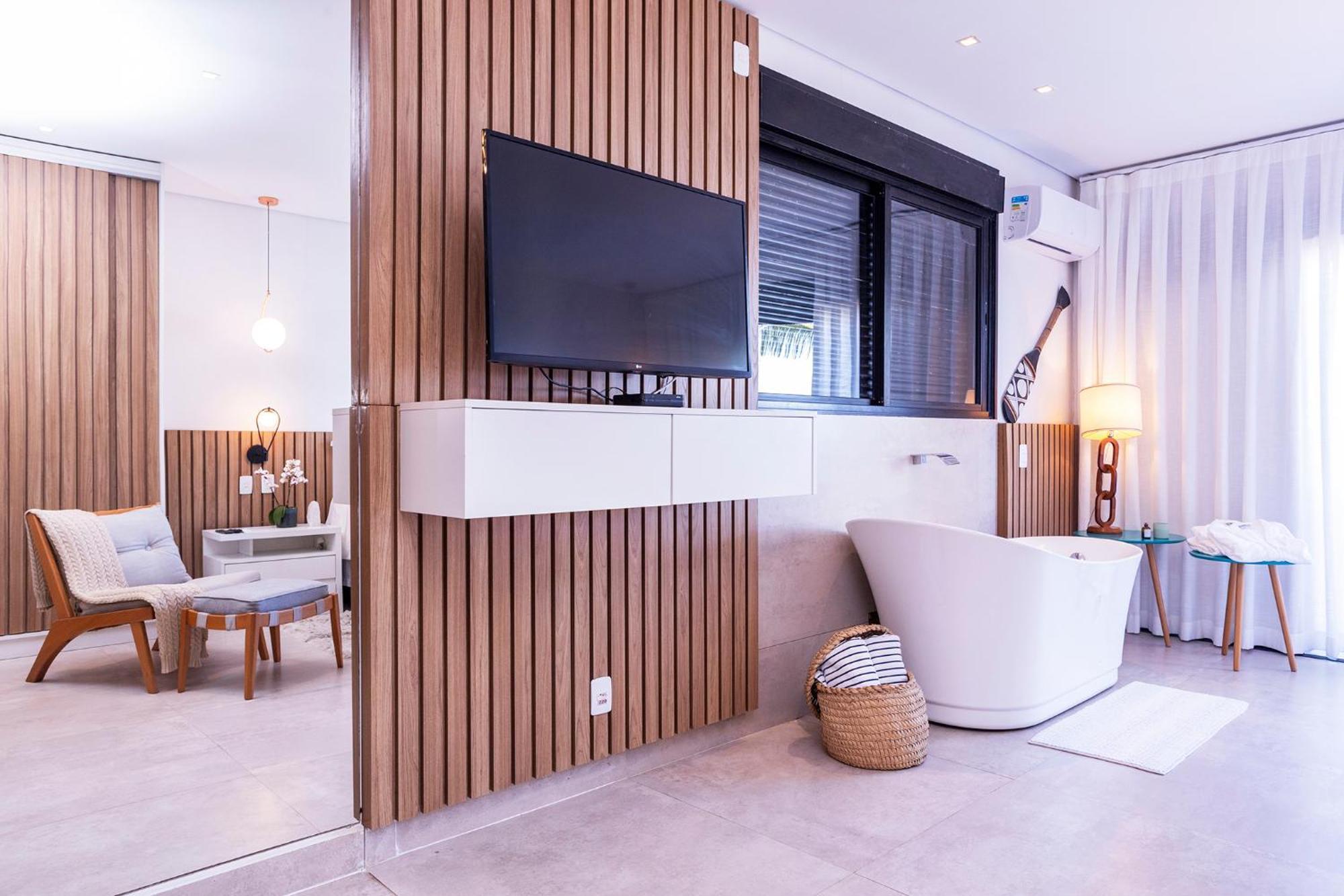 Quarto com Cama King-size e Vista do Mar