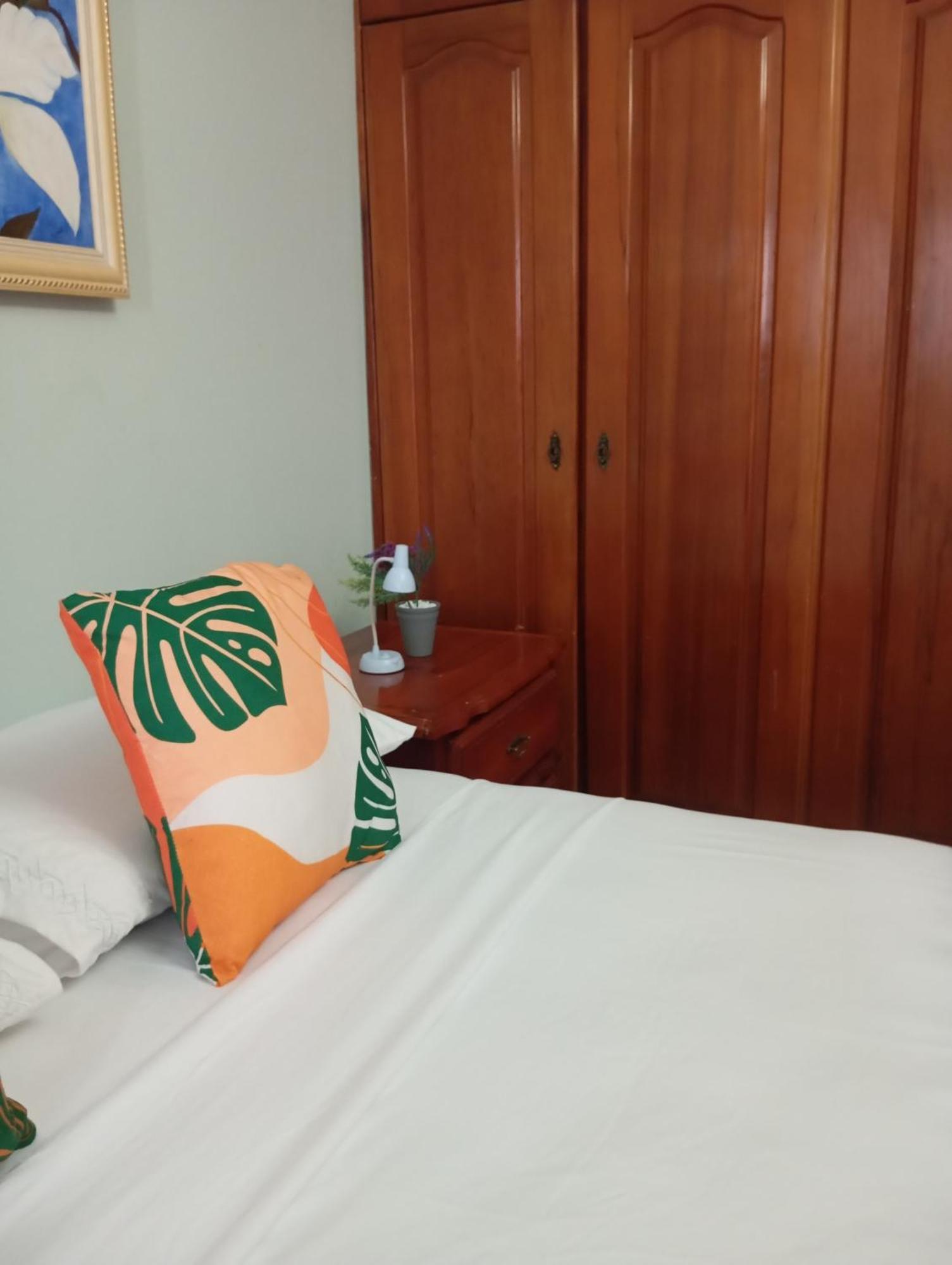 Quarto Triplo com Banheiro