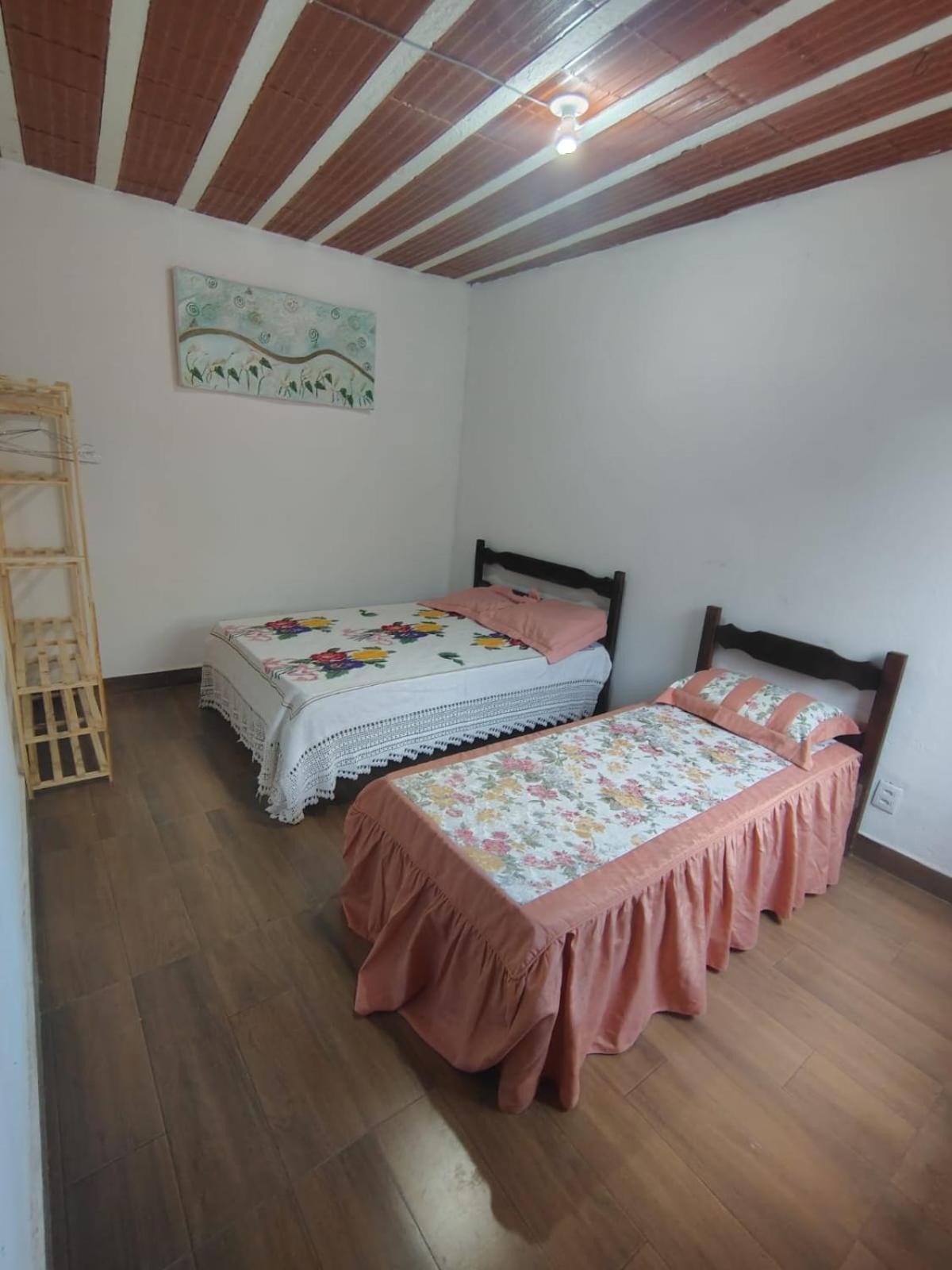 Quarto Triplo Básico com Banheiro Compartilhado