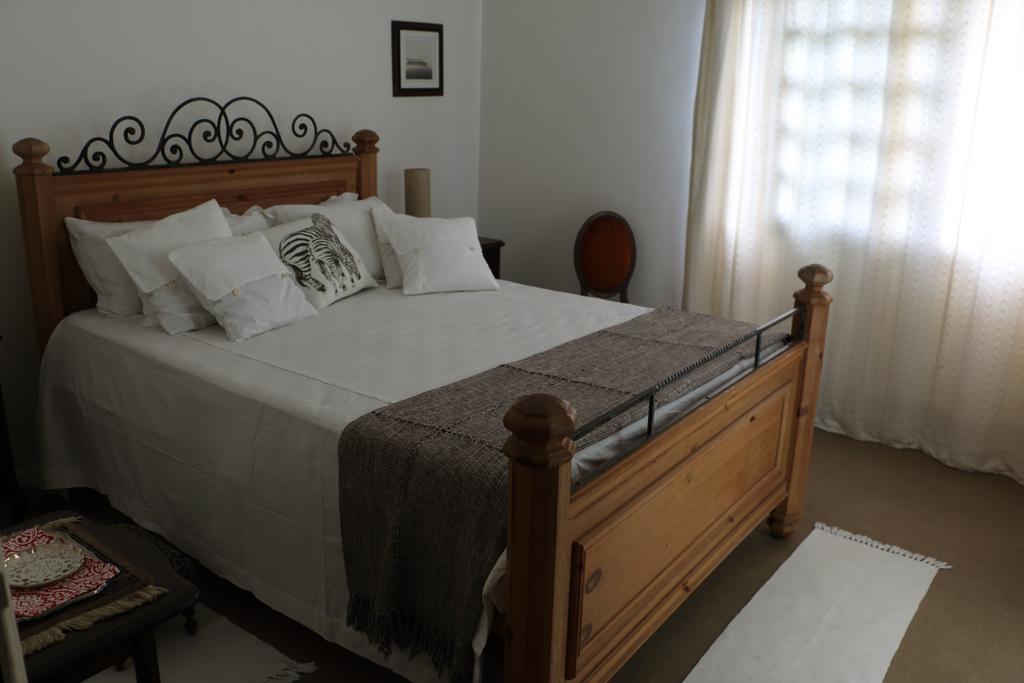 Quarto Grande com Cama de Casal ou 2 de Solteiro