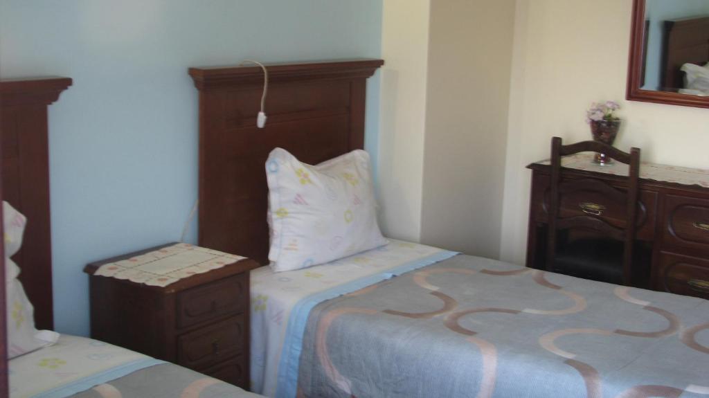 Quarto com 2 Camas de Solteiro e Terraço