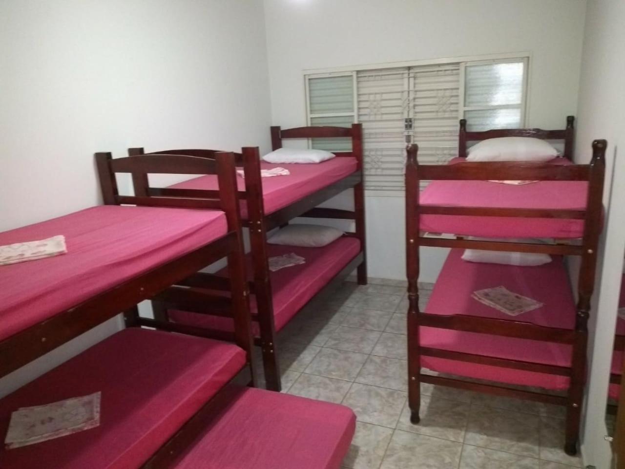 Cama em Dormitório Feminino com 6 Camas