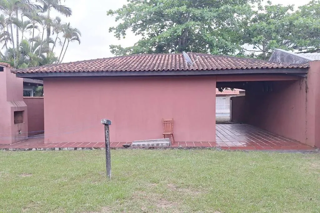 Quarto para quatro pessoas a duas quadras da praia - Balneário Saint Etienne - Matinhos-1