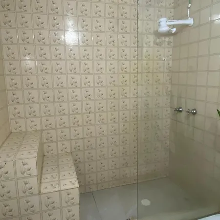Quarto com varanda privada a 160 metros da Praia do Farol da barra lll-2