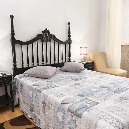 Almada Guest House-3
