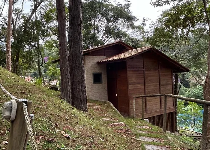 Chalé Ipê Branco Pedra Azul 