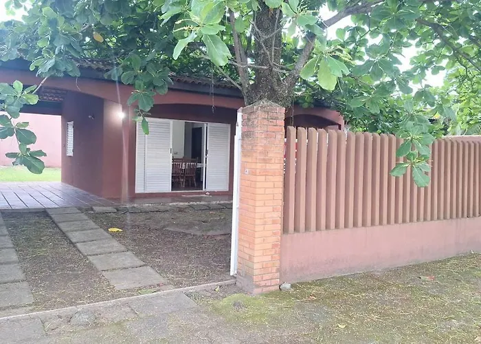 Quarto para quatro pessoas a duas quadras da praia - Balneário Saint Etienne - Matinhos