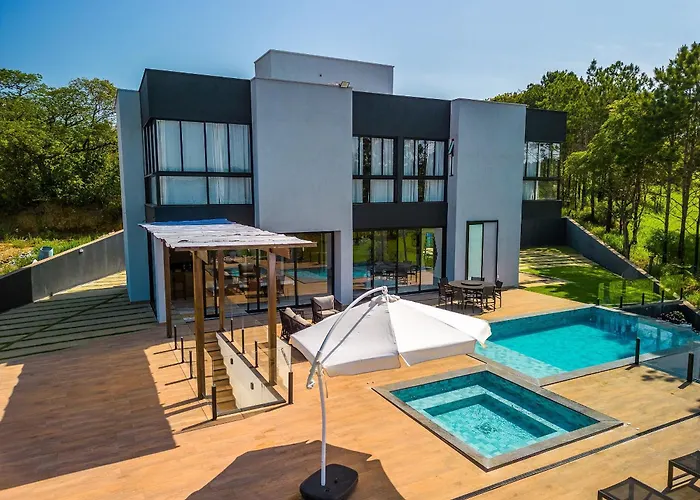 Pousada com piscina, jacuzzi e com vista em Capitólio - Casa Decore
