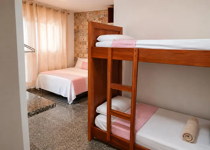 SEGUNDA CASA - Seu cantinho em Guarapari, 1 minuto a pé da Praia do Morro! Suítes confortáveis e modernas - Para casal ou para grupos de até 5 pessoas